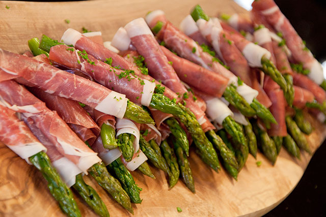 parma ham and asparagus